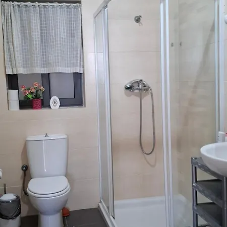 Spacious 1br - 10 Min Walk To Airport