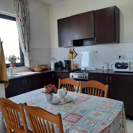 Spacious 1br - 10 Min Walk To Airport *