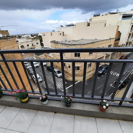 Spacious 1br - 10 Min Walk To Airport * Gudja