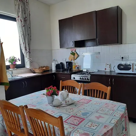 Spacious 1br - 10 Min Walk To Airport