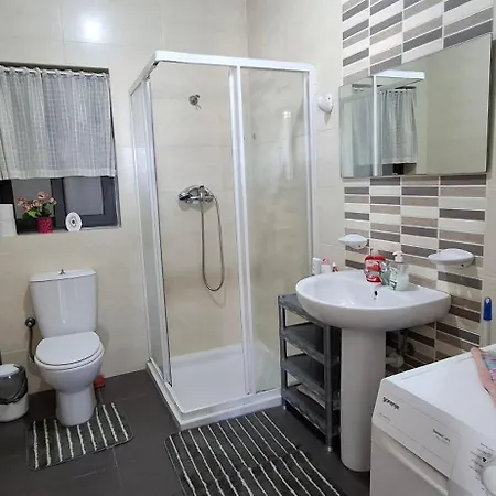 Spacious 1br - 10 Min Walk To Airport *