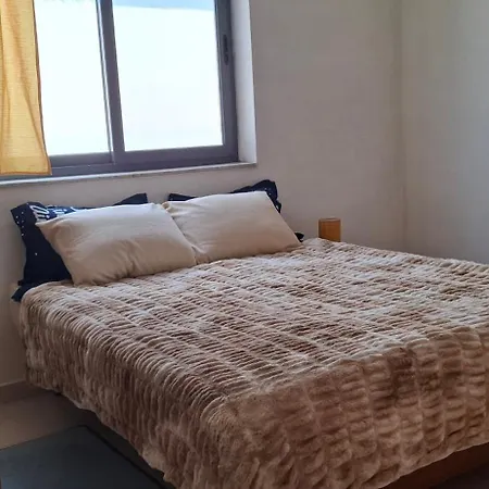 Spacious 1br - 10 Min Walk To Airport * Gudja